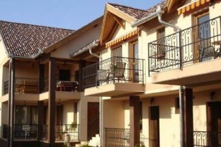 Mediterran Apartman Es Vendeghaz Гайдусобосло Екстер'єр фото