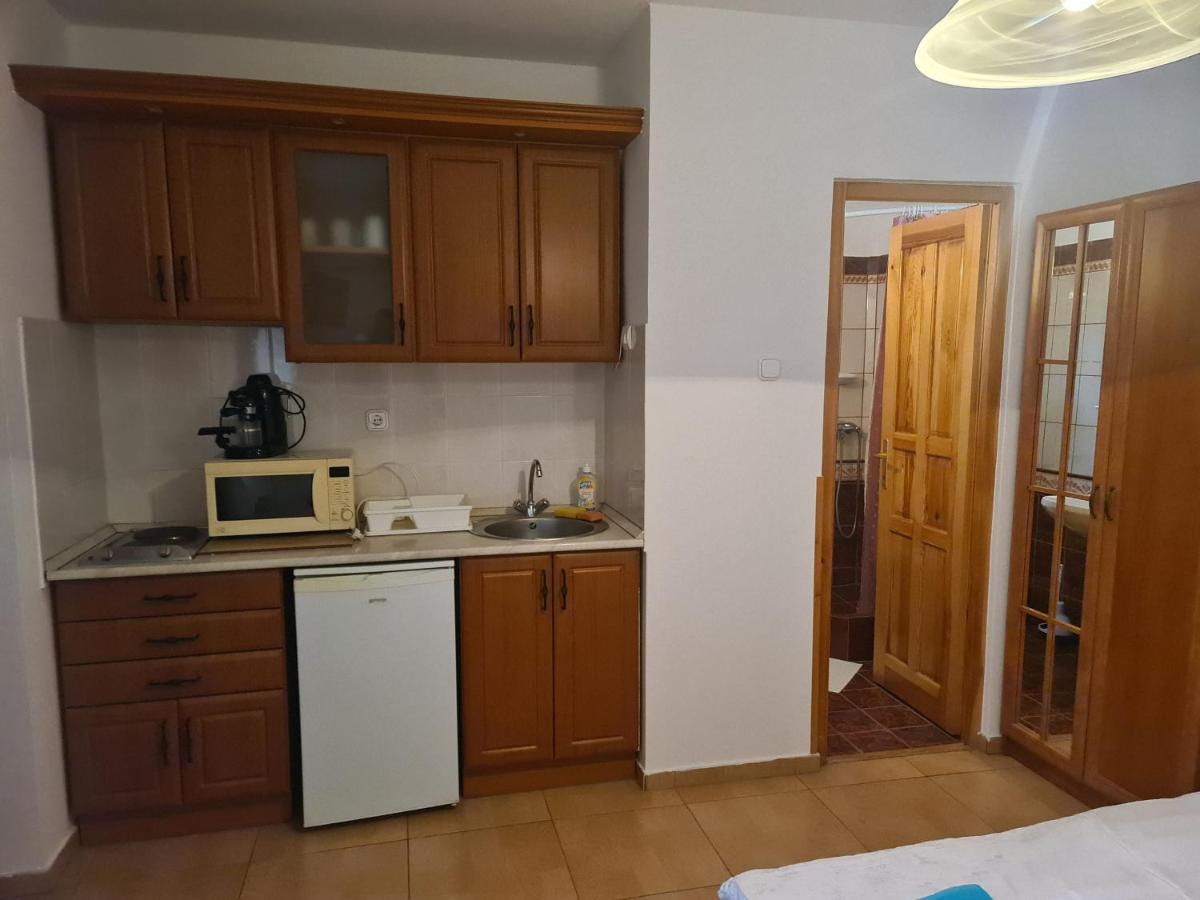 Mediterran Apartman Es Vendeghaz Гайдусобосло Екстер'єр фото